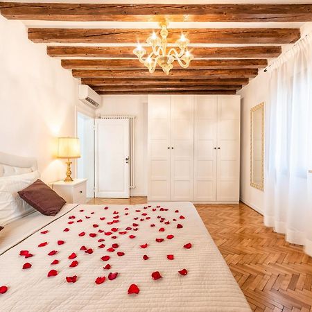 Casanova Fenice - Canal View Venesia Ruang foto