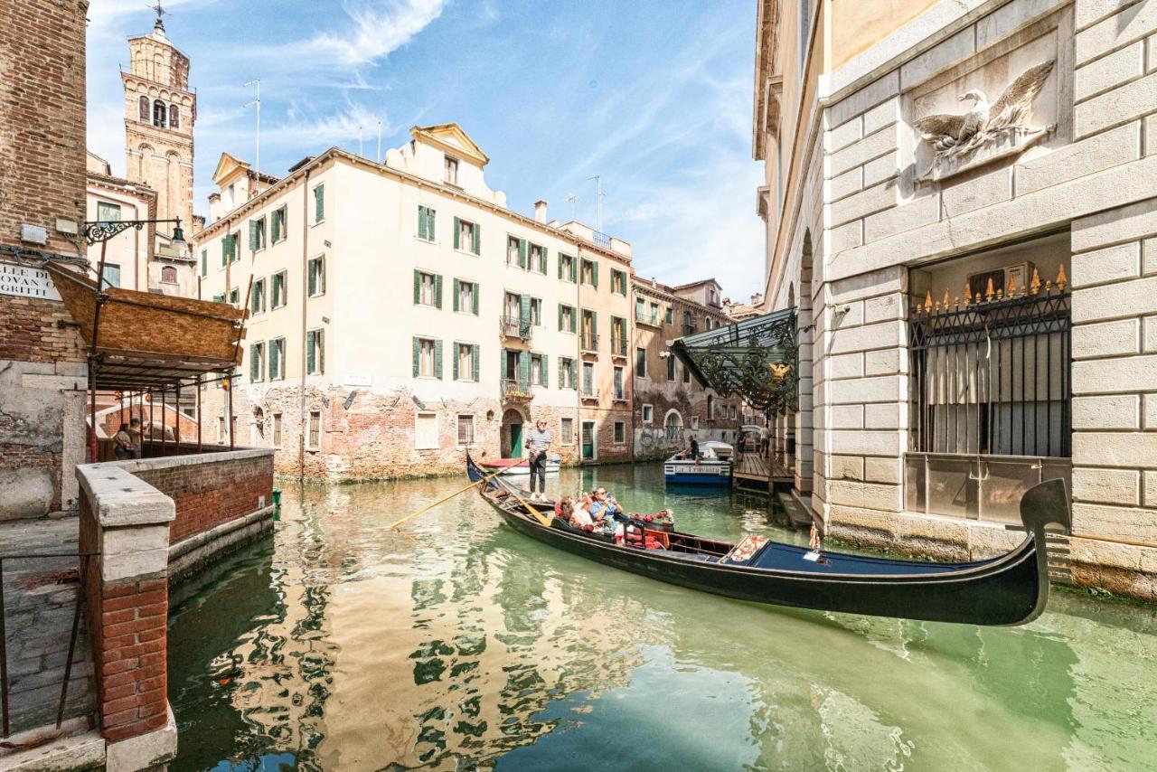 Casanova Fenice - Canal View Venesia Bagian luar foto