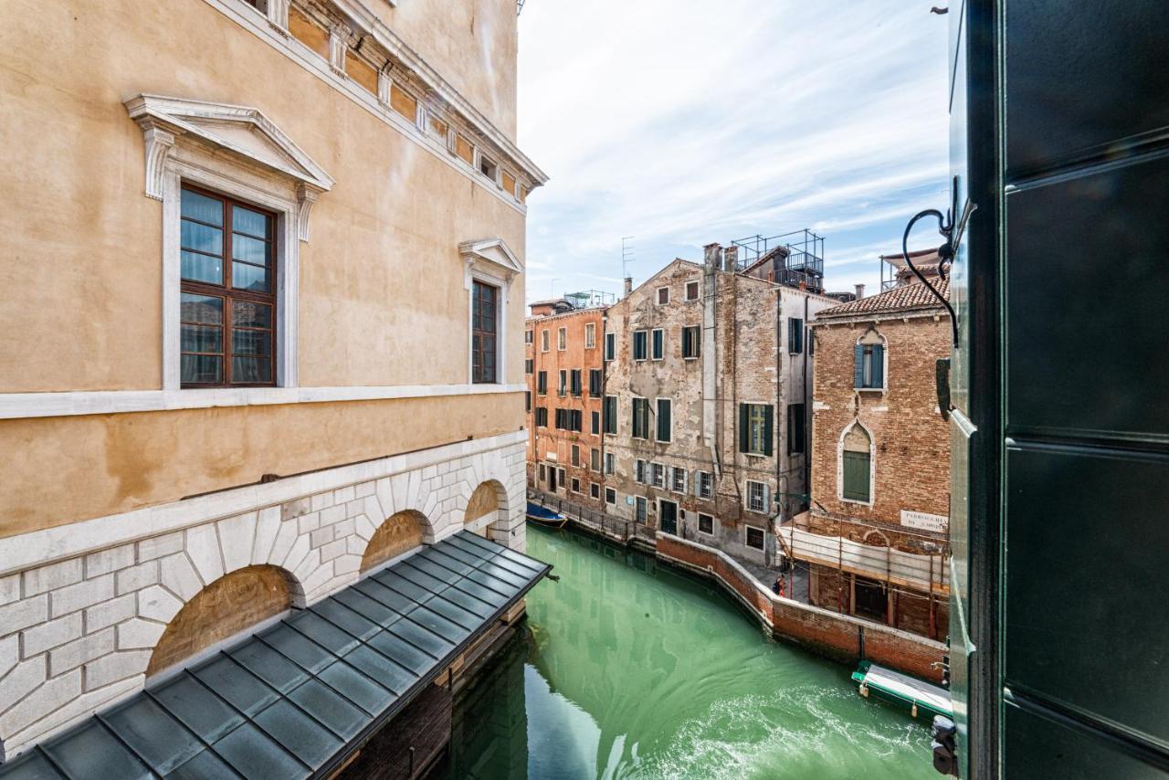Casanova Fenice - Canal View Venesia Bagian luar foto