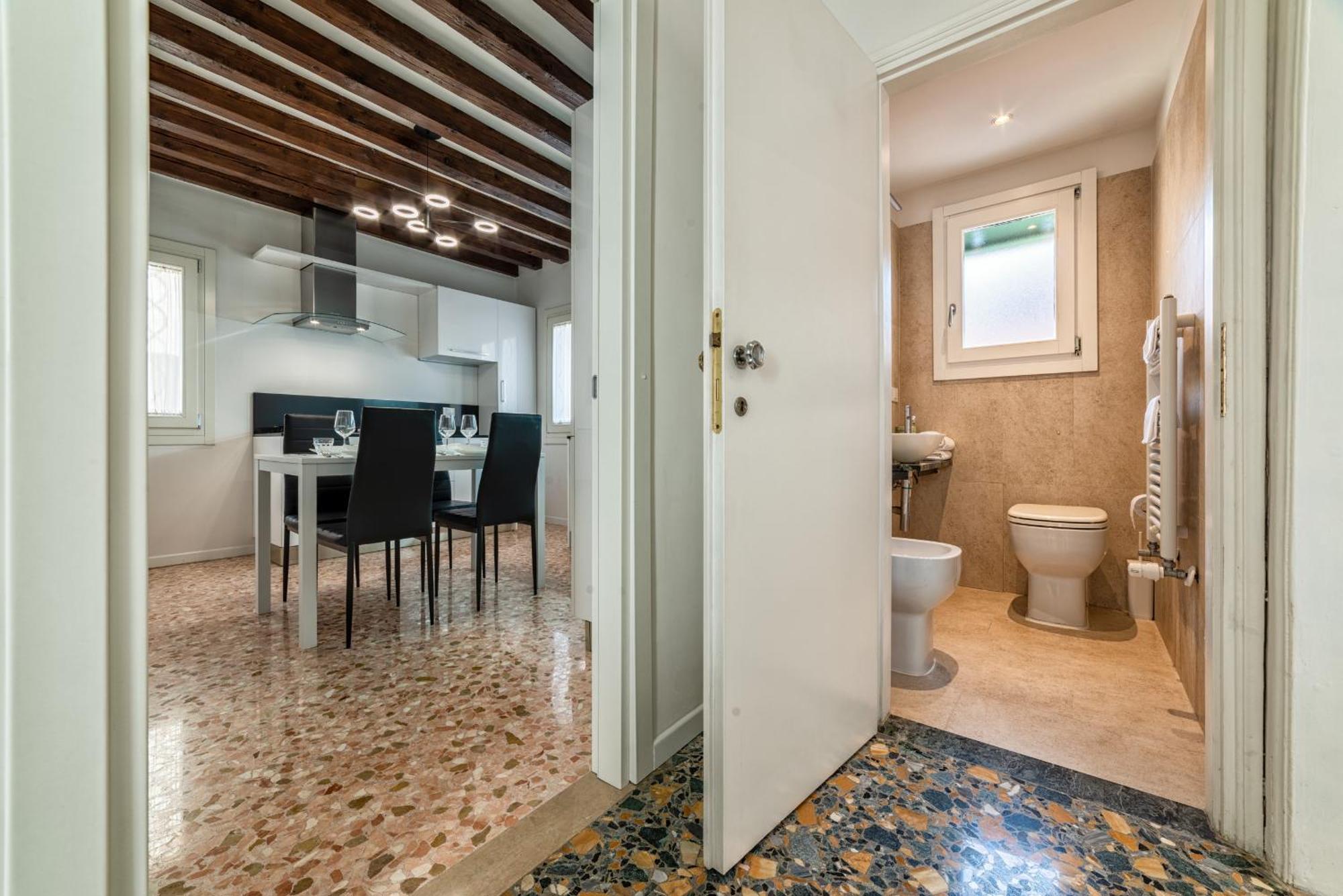 Casanova Fenice - Canal View Venesia Ruang foto